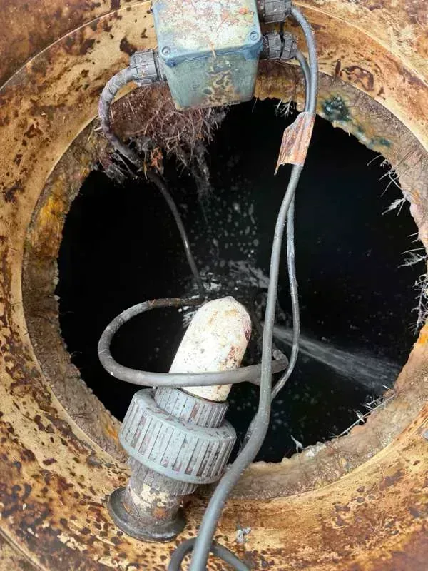 Looking down the riser at the pump discharge and float, with water running.